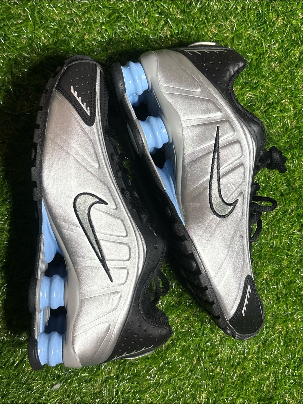 Nike unisex Shox Running Shoes — Silver/Black/Light Blue men’s 5.5, women’s 7.
